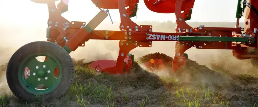 Плуг оборотный легкий с болтовой защитой AgroMASZ POL 