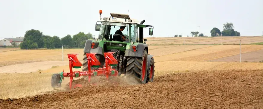 Плуг оборотный с рессорной защитой AgroMASZ POR