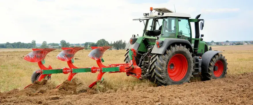 Плуг оборотный с рессорной защитой AgroMASZ POR