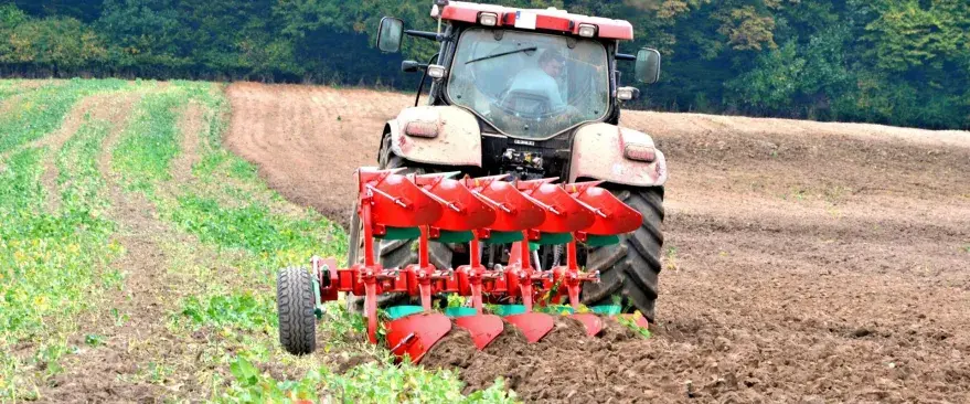 Плуг оборотный с гидравлической системой защиты AgroMASZ POH 