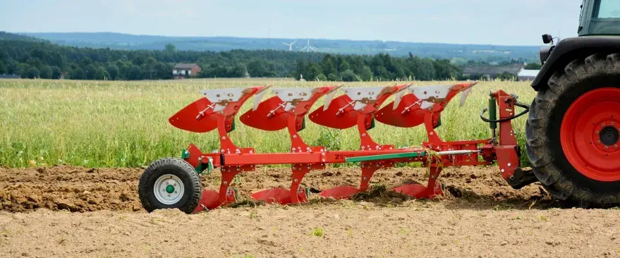 Плуг оборотный легкий с болтовой защитой AgroMASZ POL 