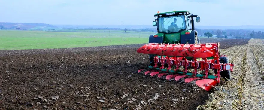 Плуг оборотный VARIO полунавесной с болтовой защитой AgroMASZ Giant 