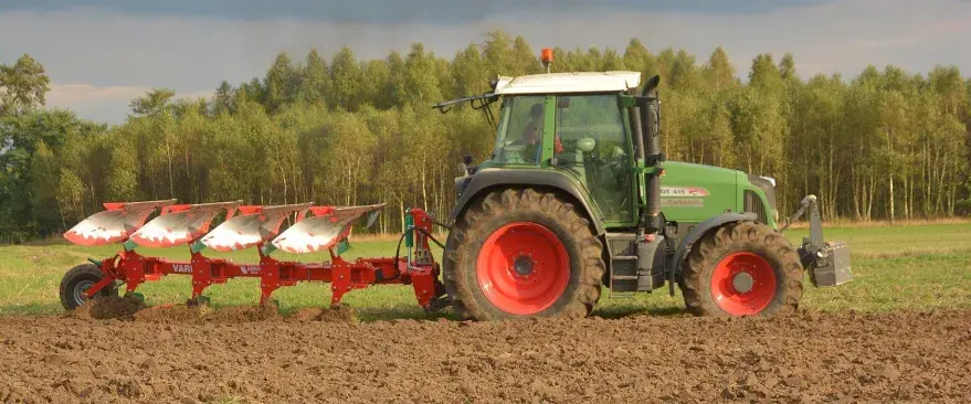 Плуг оборотный VARIO с болтовой защитой AgroMASZ POV 