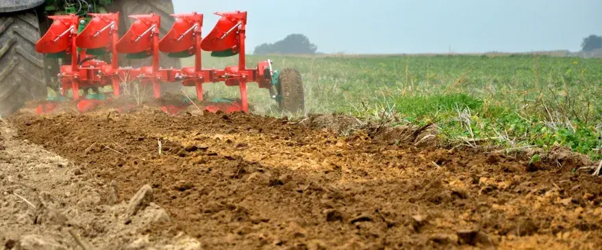 Плуг оборотный с гидравлической системой защиты AgroMASZ POH 
