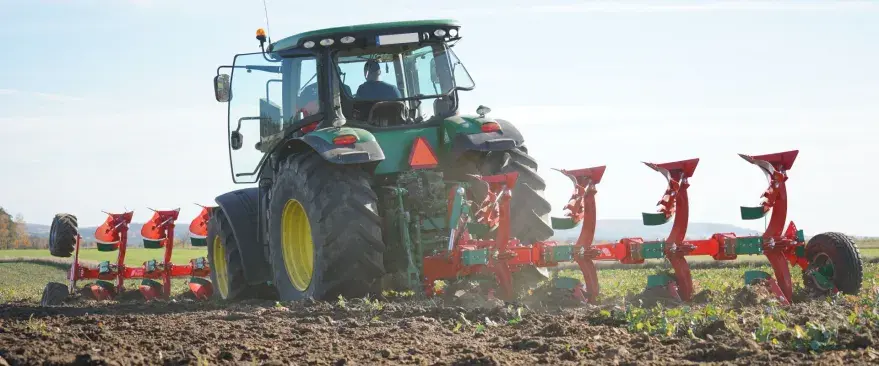 Плуг оборотный для передней навески AgroMASZ FRONT
