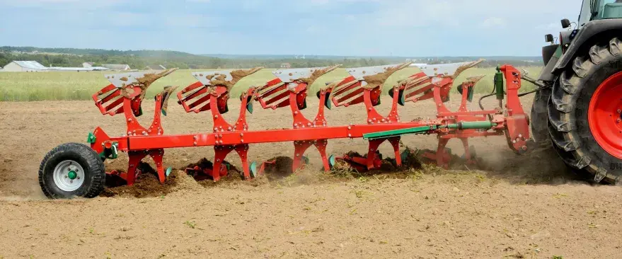 Плуг оборотный с болтовой защитой AgroMASZ PO