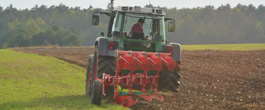 Плуг оборотный VARIO с болтовой защитой AgroMASZ POV 