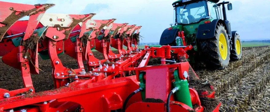 Плуг оборотный VARIO полунавесной с болтовой защитой AgroMASZ Giant 