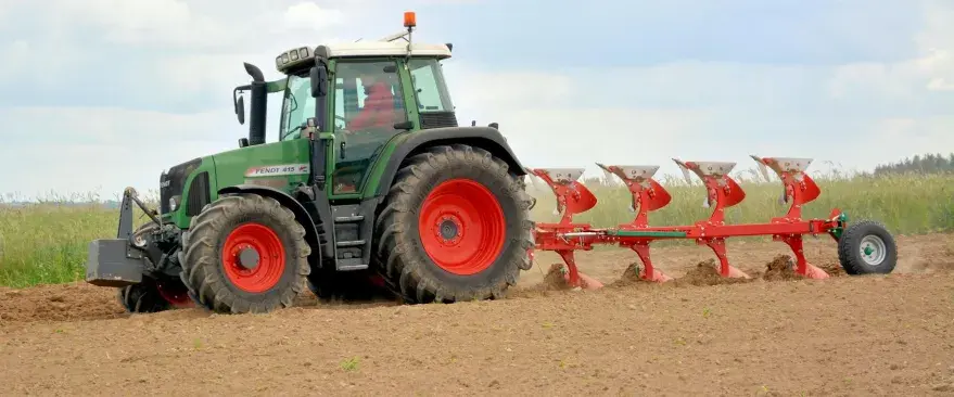 Плуг оборотный легкий с болтовой защитой AgroMASZ POL 