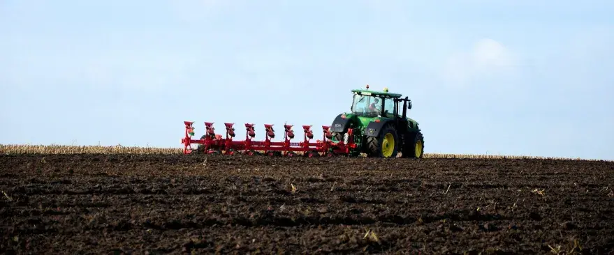 Плуг оборотный VARIO полунавесной с болтовой защитой AgroMASZ Giant 