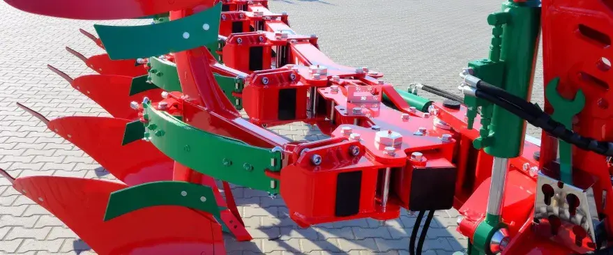 Плуг оборотный VARIO с рессорной защитой AgroMASZ POVR 